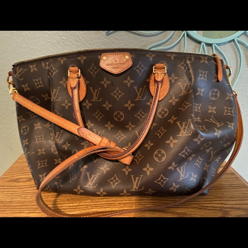 Louis Vuitton
Turenne Handbag Monogram Canvas MM